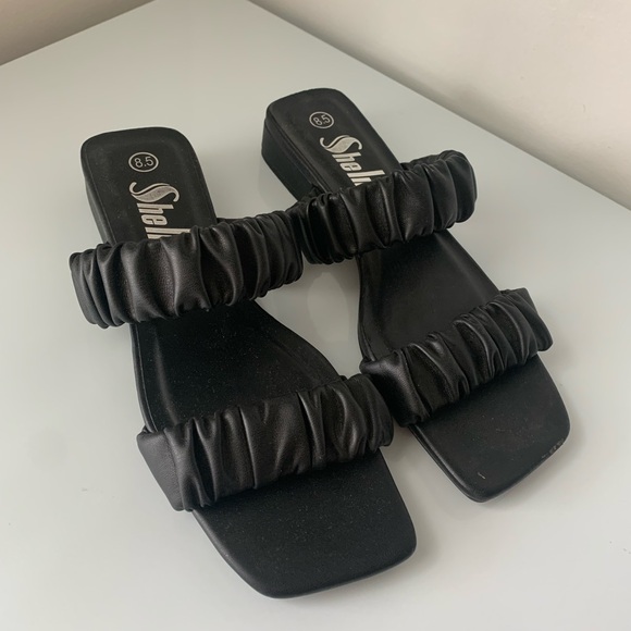 Sandals - Picture 2 of 3